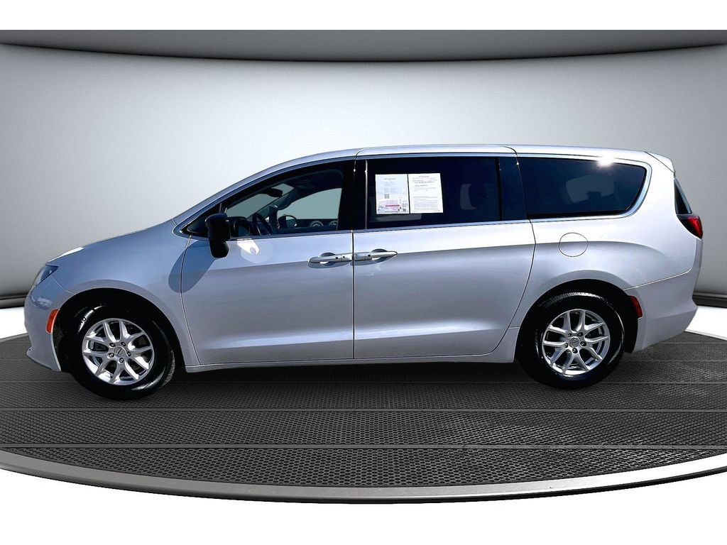 Certified 2024 Chrysler Voyager LX FWD image 17