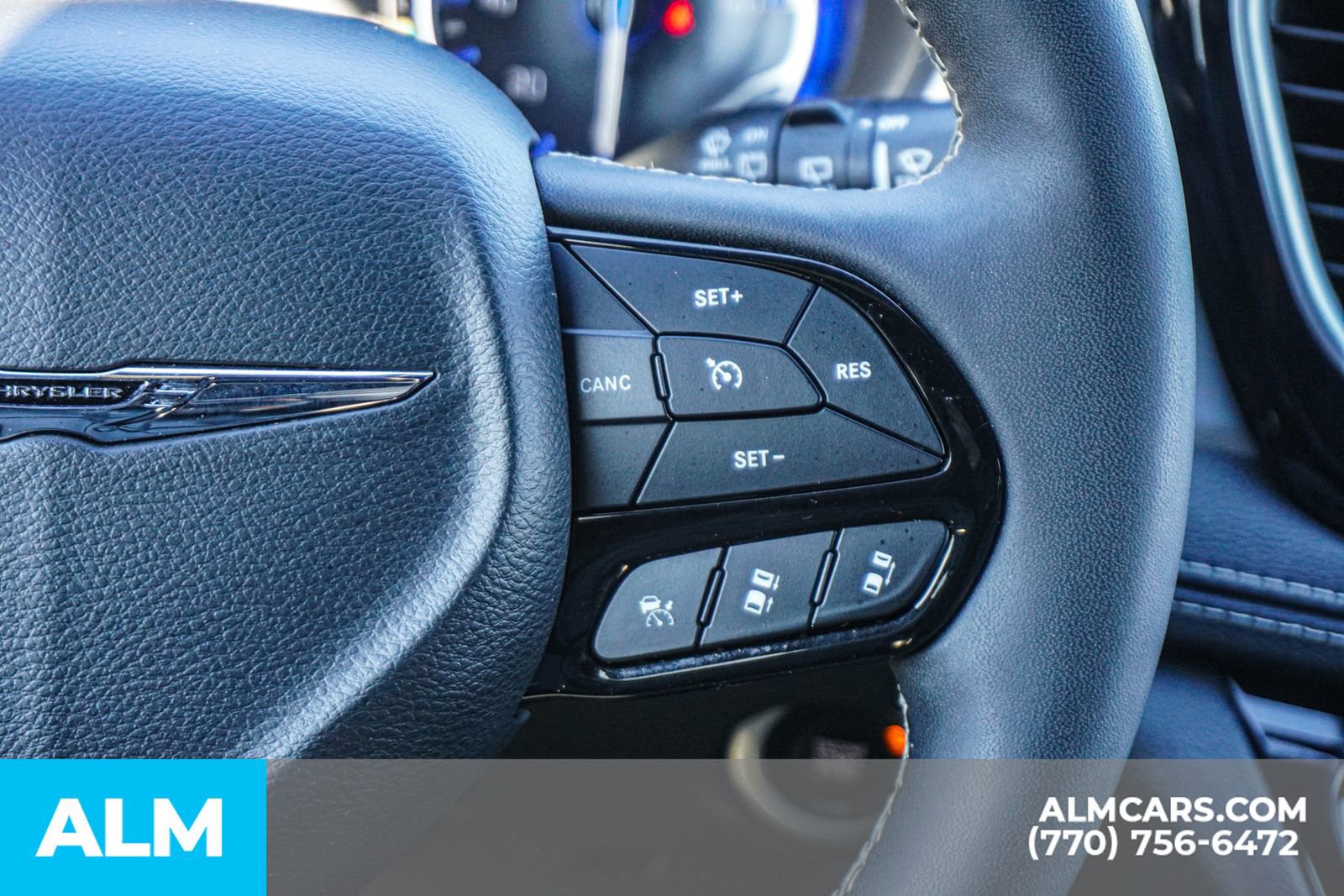 Used 2025 Chrysler Pacifica Limited image 12