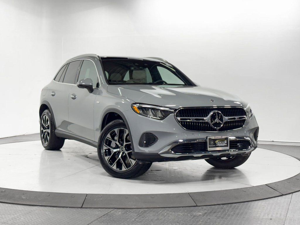 Used 2025 Mercedes-Benz GLC 350e 4MATIC w/ Driver Assistance Package image 1