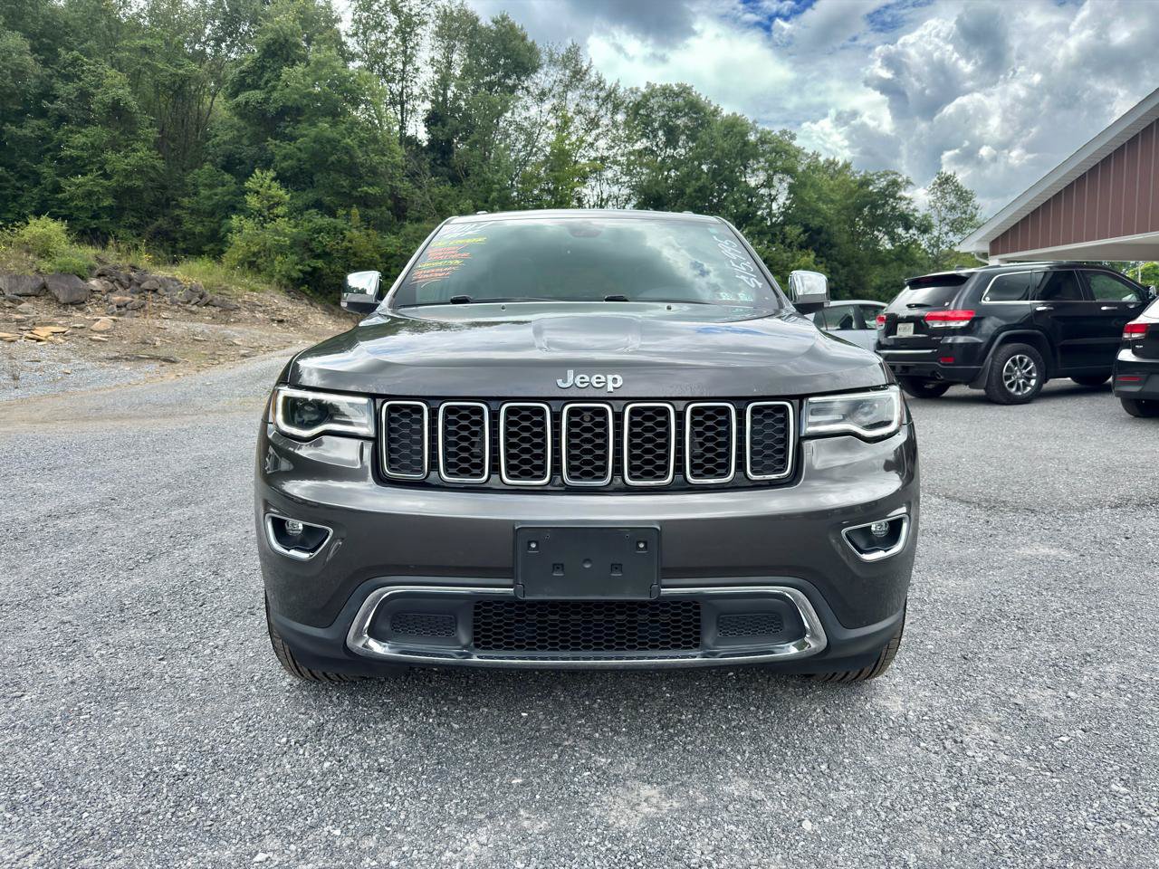 Used 2017 Jeep Grand Cherokee Limited w/ Luxury Group II AWD/4WD image 2