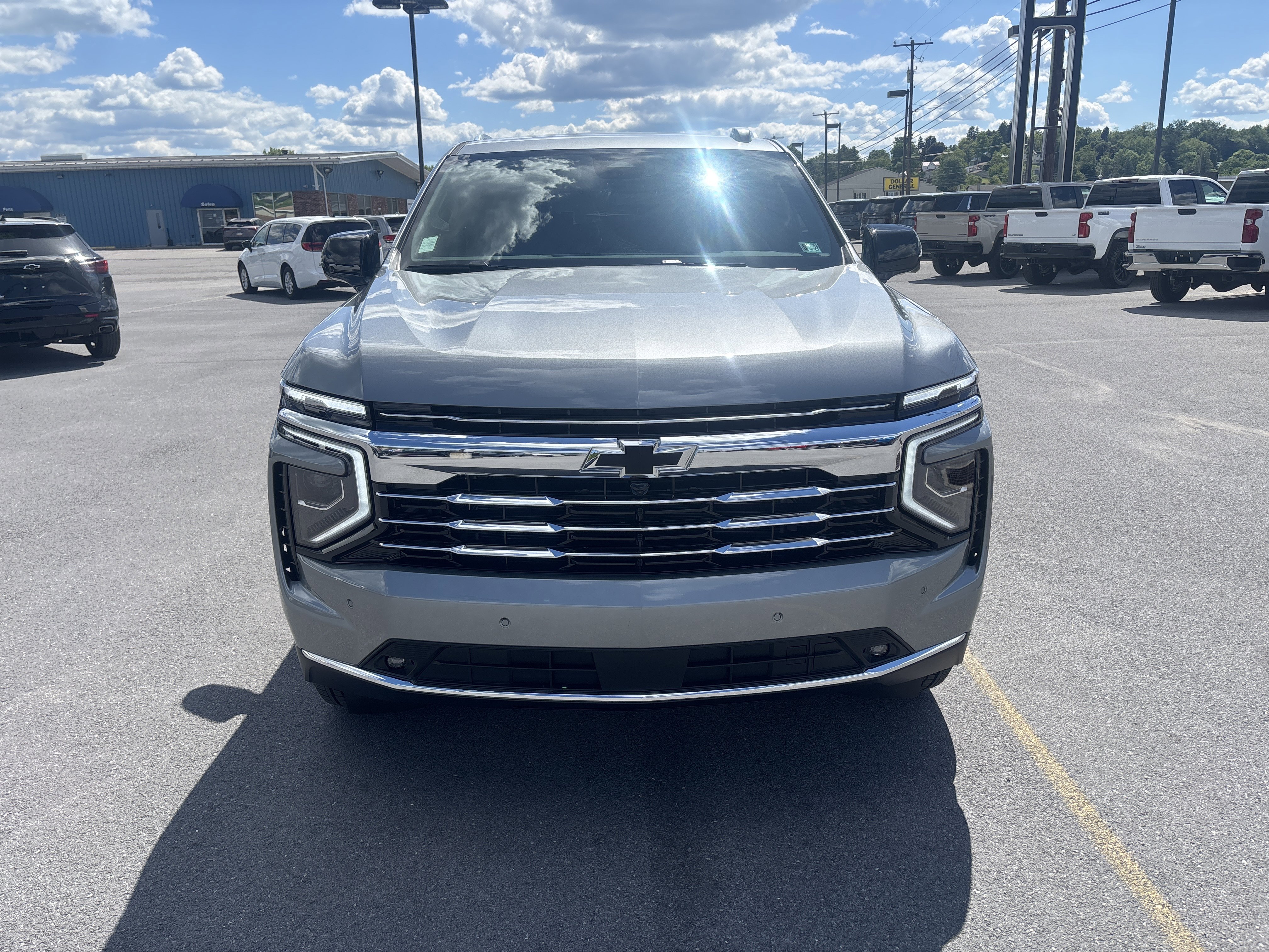 New 2026 Chevrolet Suburban LT w/ Comfort Package AWD/4WD image 9