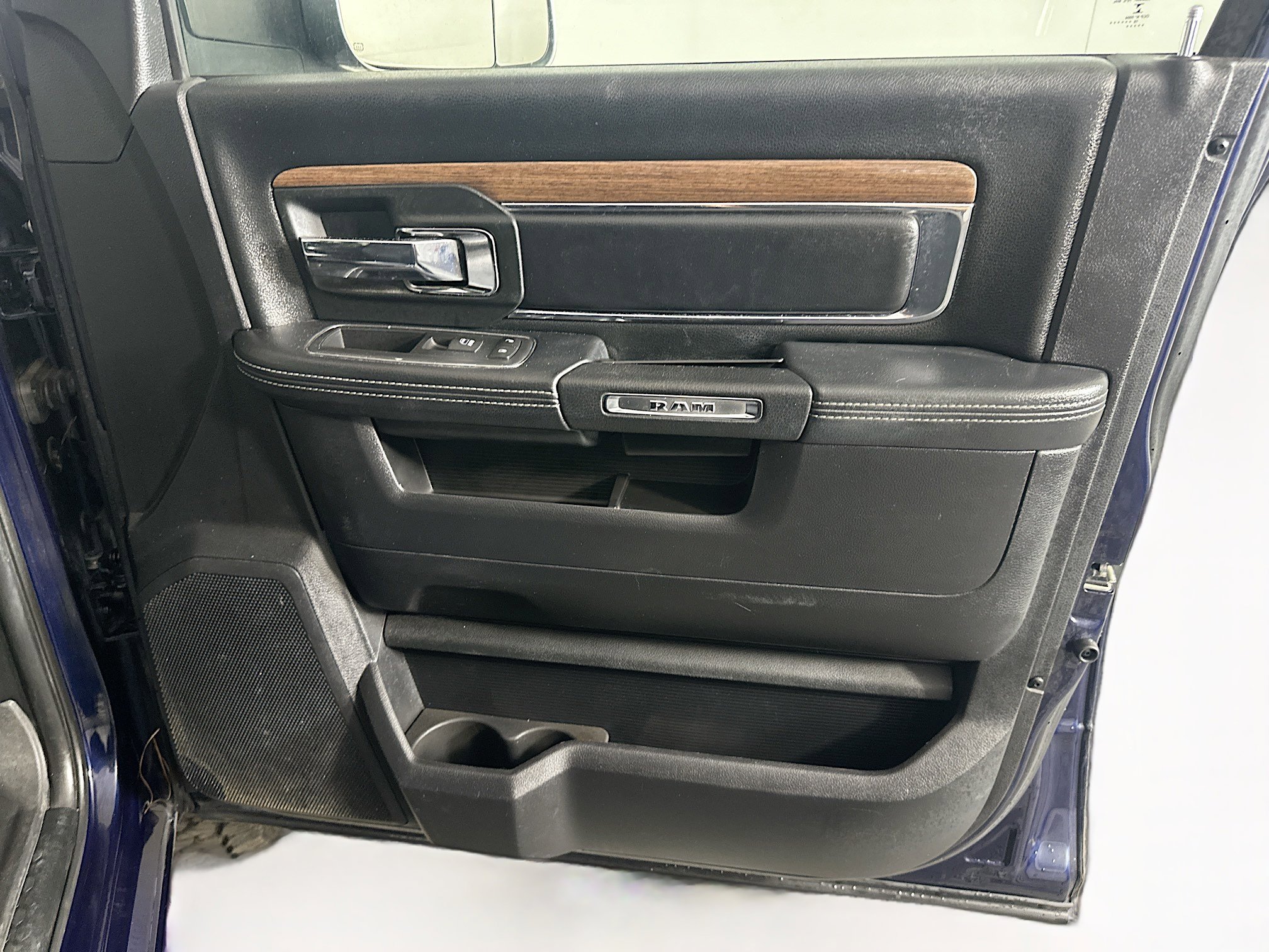 Used 2016 RAM 2500 Laramie w/ Convenience Group AWD/4WD image 32