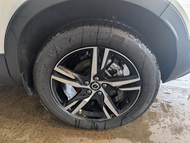 Used 2026 Volvo XC40 B5 Core w/ Climate Package image 9