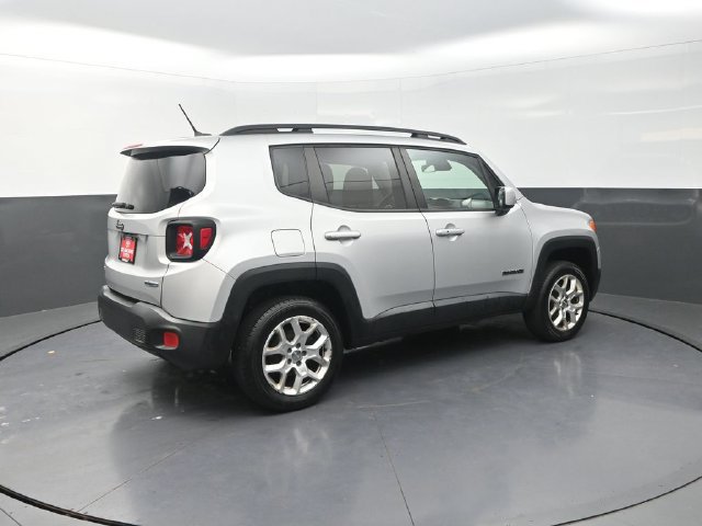 Used 2017 Jeep Renegade Latitude w/ Cold Weather Group AWD/4WD image 9