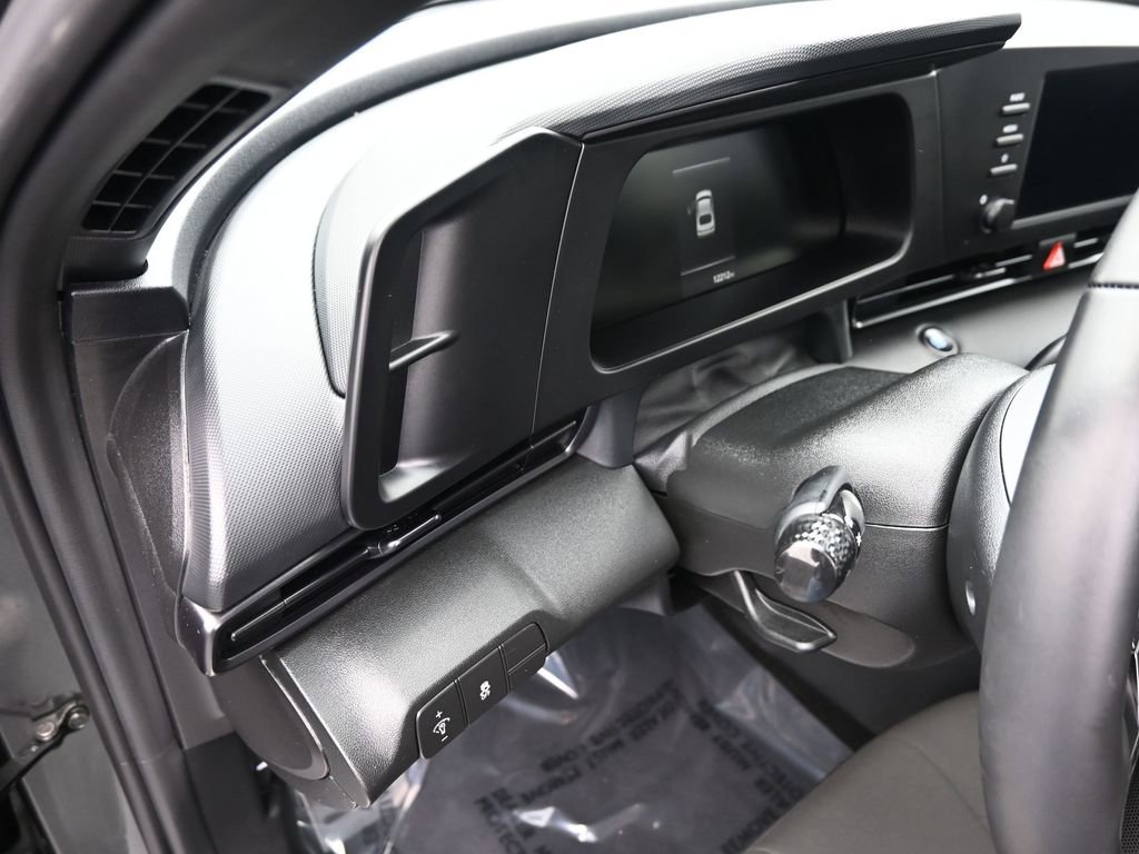 Used 2025 Hyundai Elantra Sport image 15