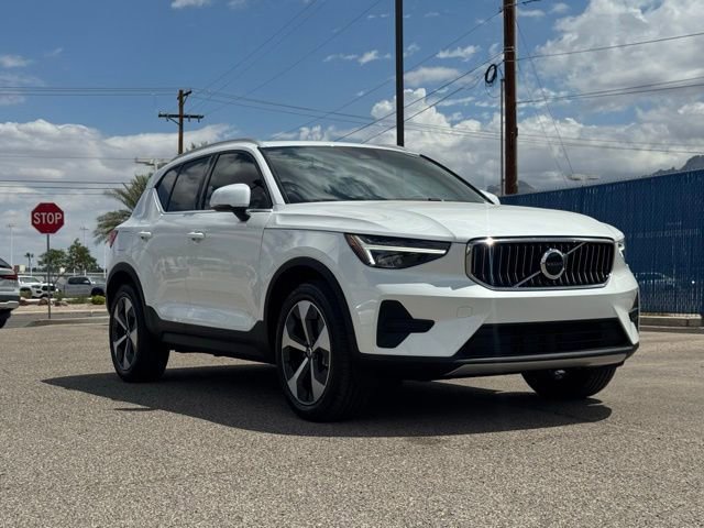 New 2025 Volvo XC40 B5 Core w/ Protection Package
