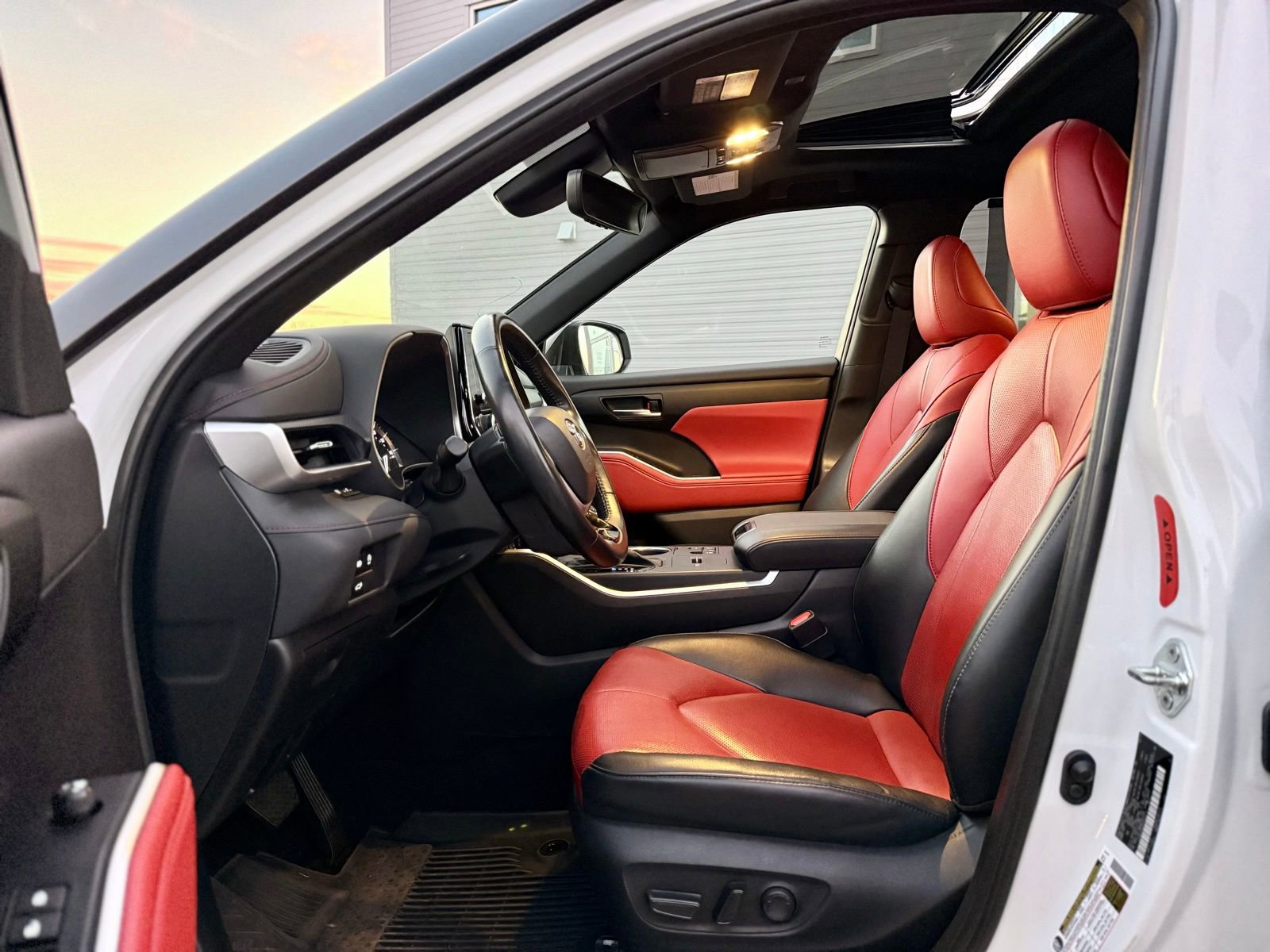 Used 2023 Toyota Highlander XSE image 14