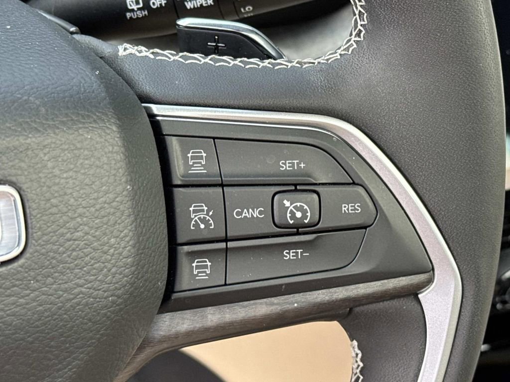 Used 2023 Jeep Grand Cherokee L Limited image 26