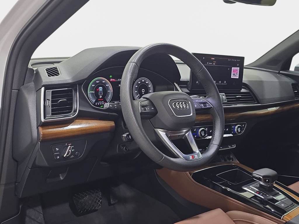 Certified 2024 Audi Q5 e Premium Plus w/ Premium Plus Package AWD/4WD image 18