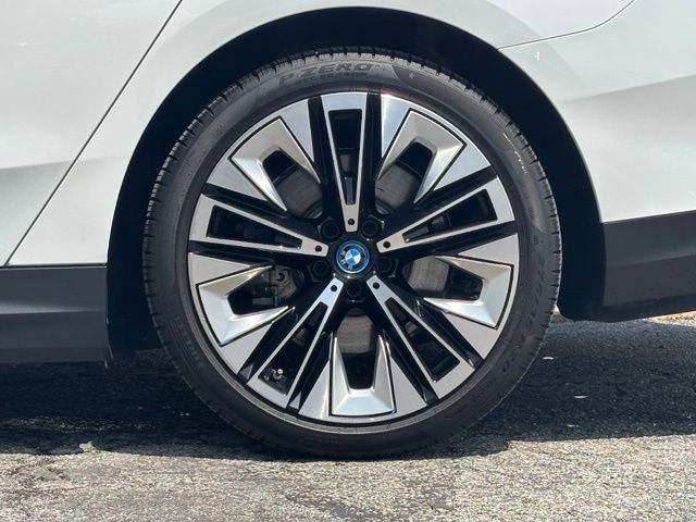 Used 2024 BMW i5 eDrive40i w/ Premium Package RWD image 4