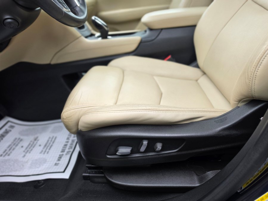 Used 2017 Cadillac XT5 Luxury w/ Driver Awareness Package FWD image 24
