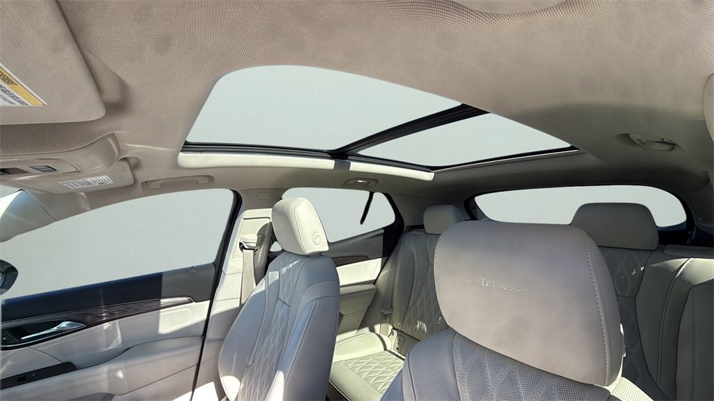 Used 2023 Buick Envision Avenir image 10