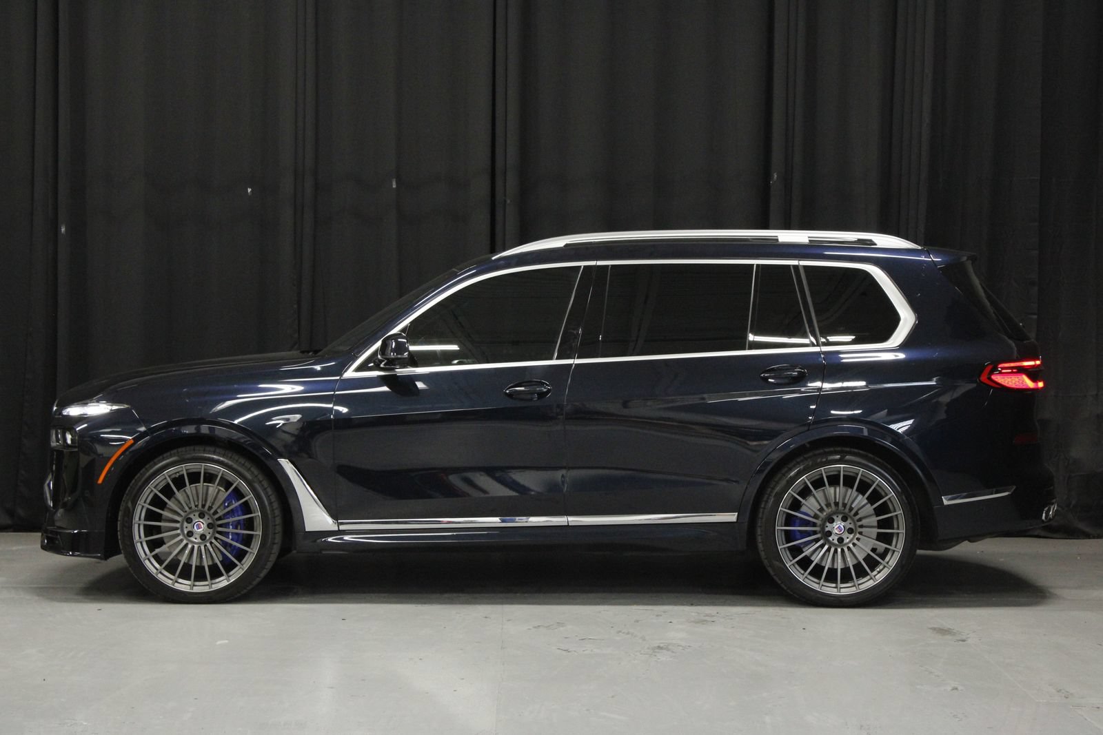 Used 2024 BMW ALPINA XB7 AWD/4WD image 2