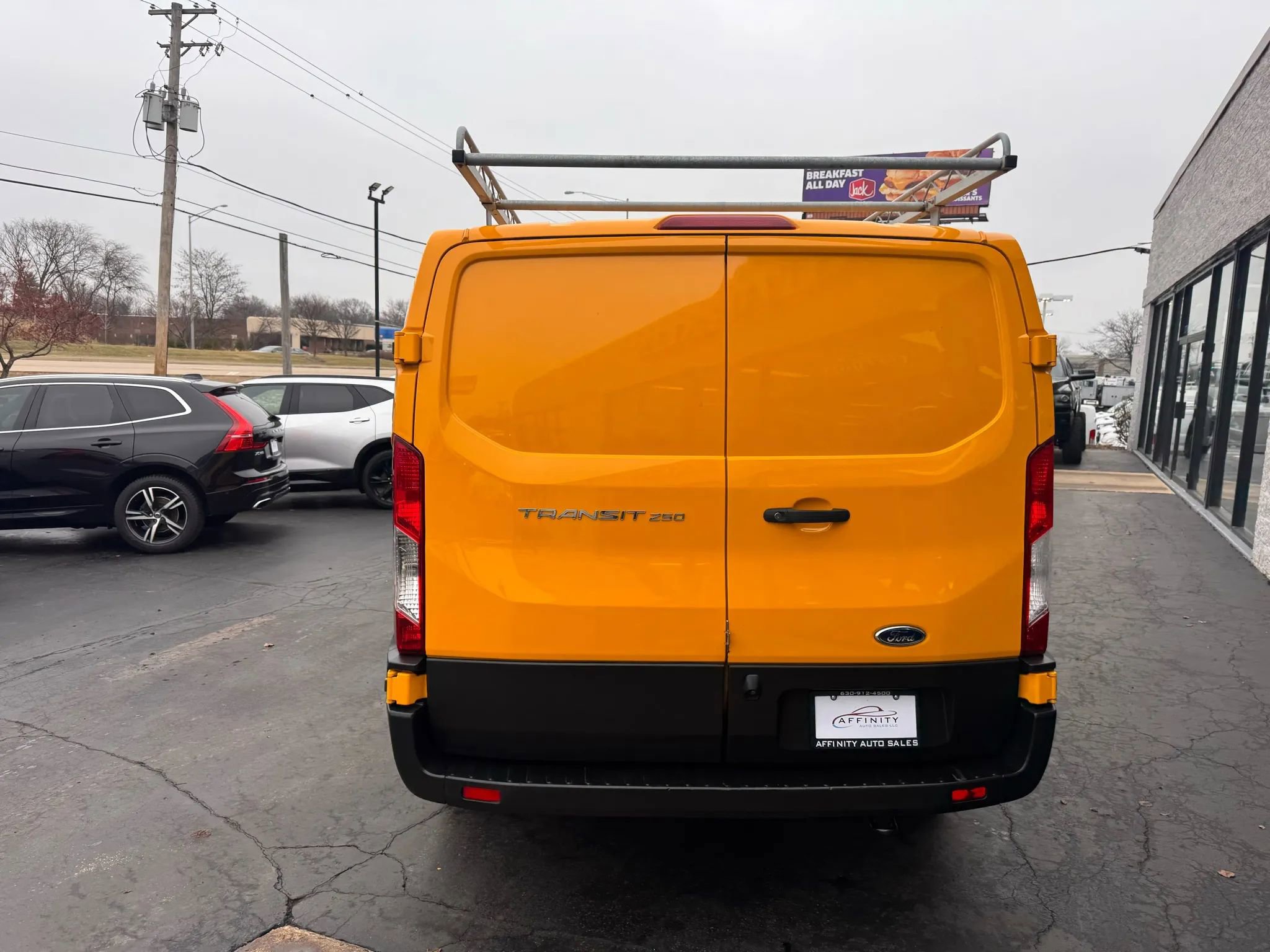 Used 2019 Ford Transit 250 130 Low Roof RWD image 4