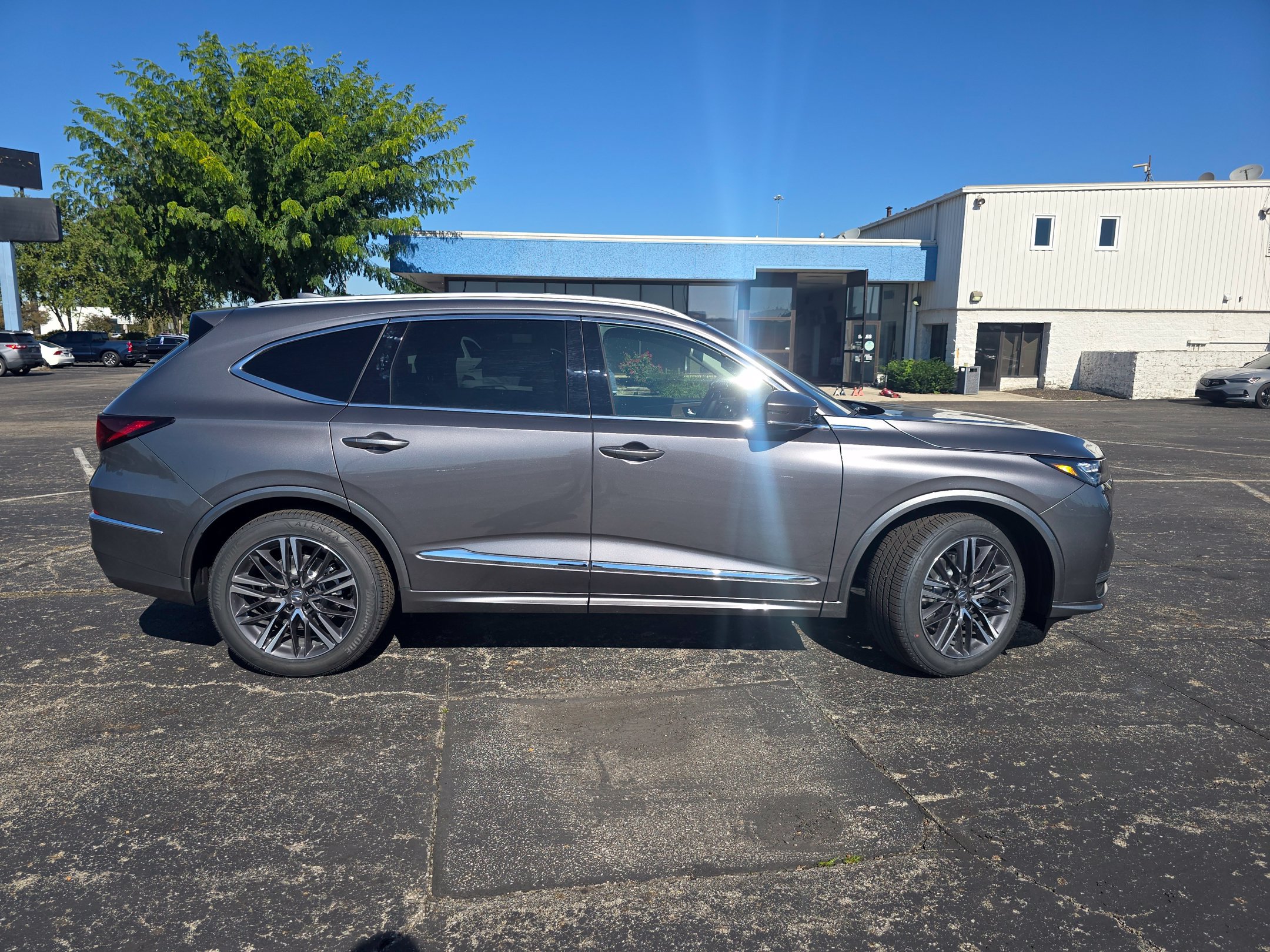 New 2026 Acura MDX w/ Advance Package AWD/4WD image 3