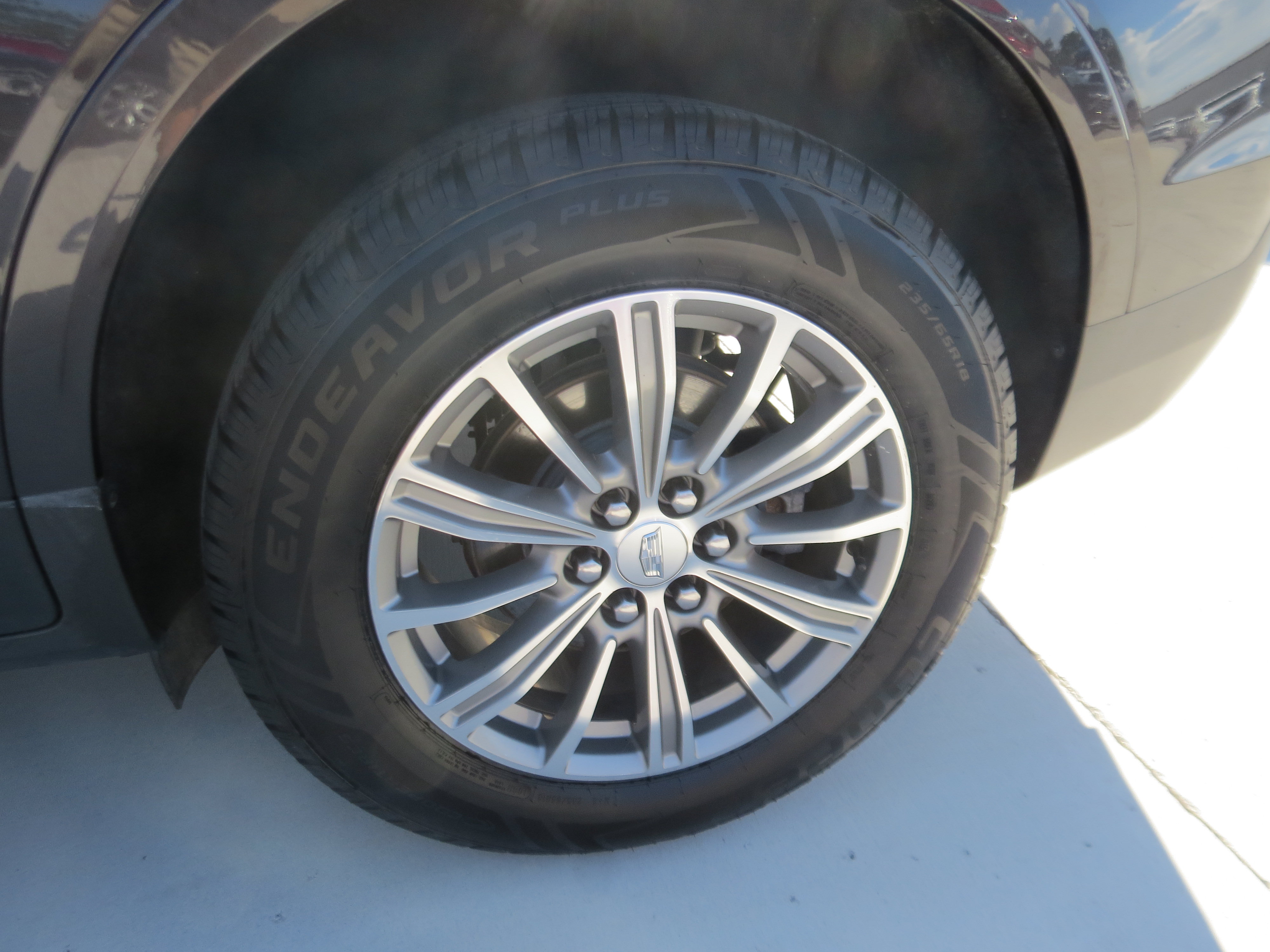 Certified 2017 Cadillac XT5 Luxury w/ Driver Awareness Package FWD image 9