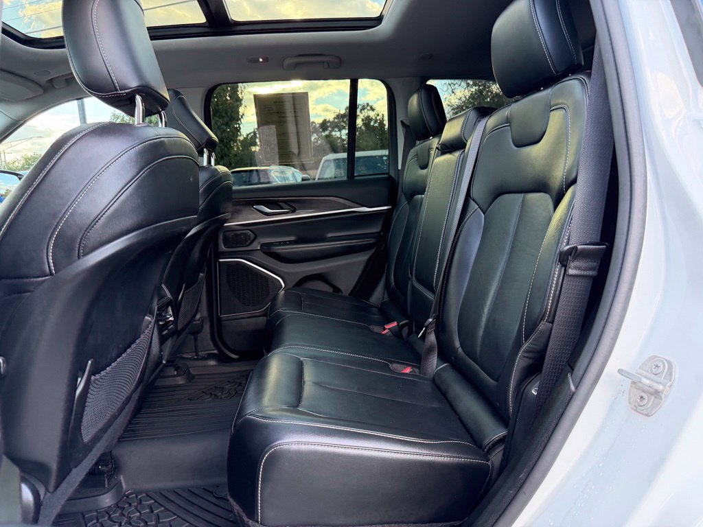 Used 2022 Jeep Grand Cherokee Limited AWD/4WD image 15