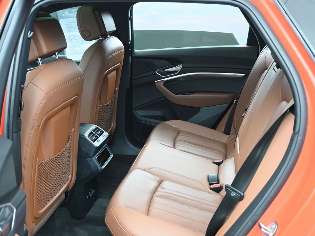 Used 2022 Audi e-tron Premium Plus w/ Premium Plus Package image 34