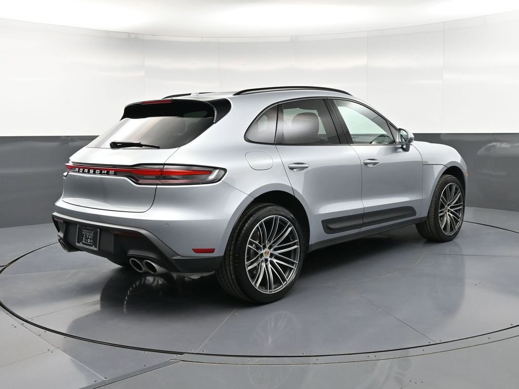 Certified 2026 Porsche Macan AWD/4WD image 8