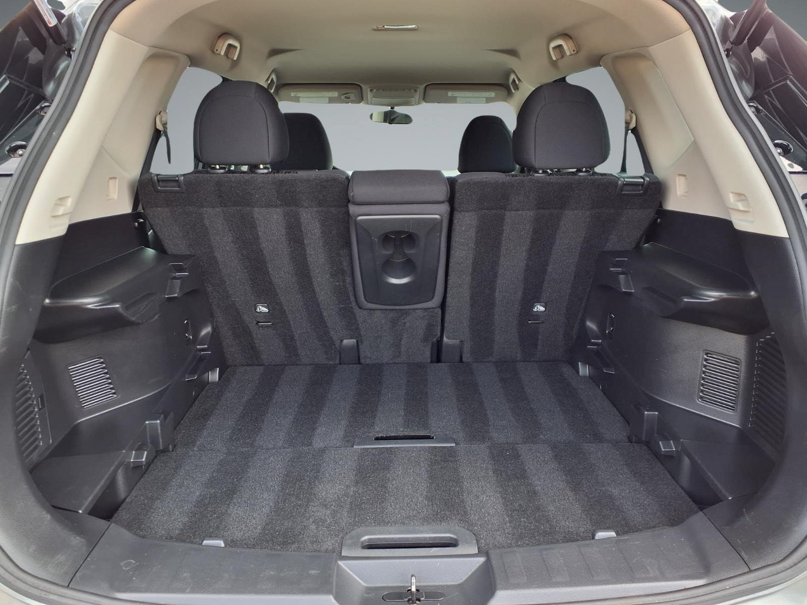 Used 2018 Nissan Rogue S FWD image 12