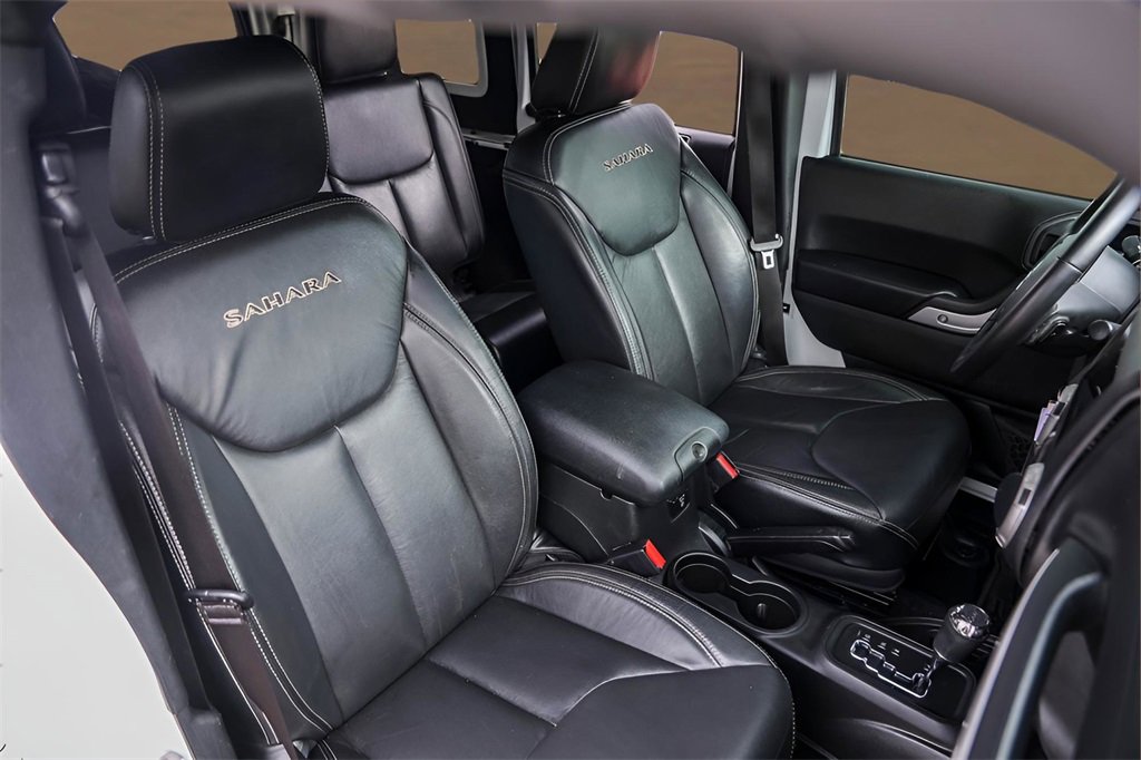 Used 2016 Jeep Wrangler Unlimited Sahara w/ Connectivity Group image 27