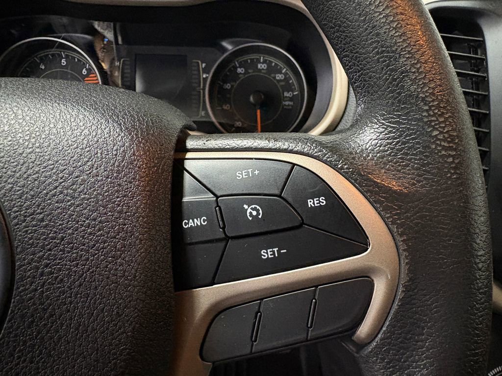 Used 2018 Jeep Cherokee Latitude FWD image 24