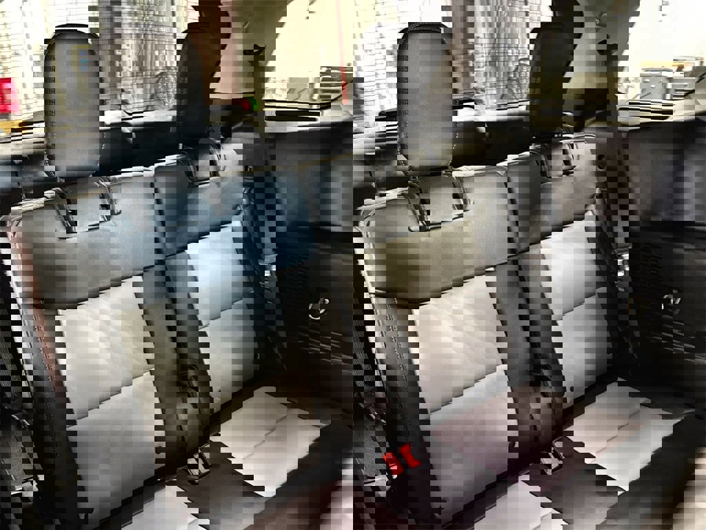 Used 2022 Ford Explorer XLT w/ Equipment Group 202A image 30