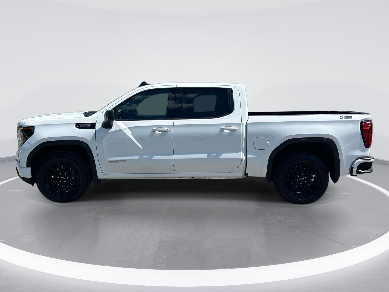 Used 2023 GMC Sierra 1500 Elevation w/ X31 Off-Road Package AWD/4WD image 6