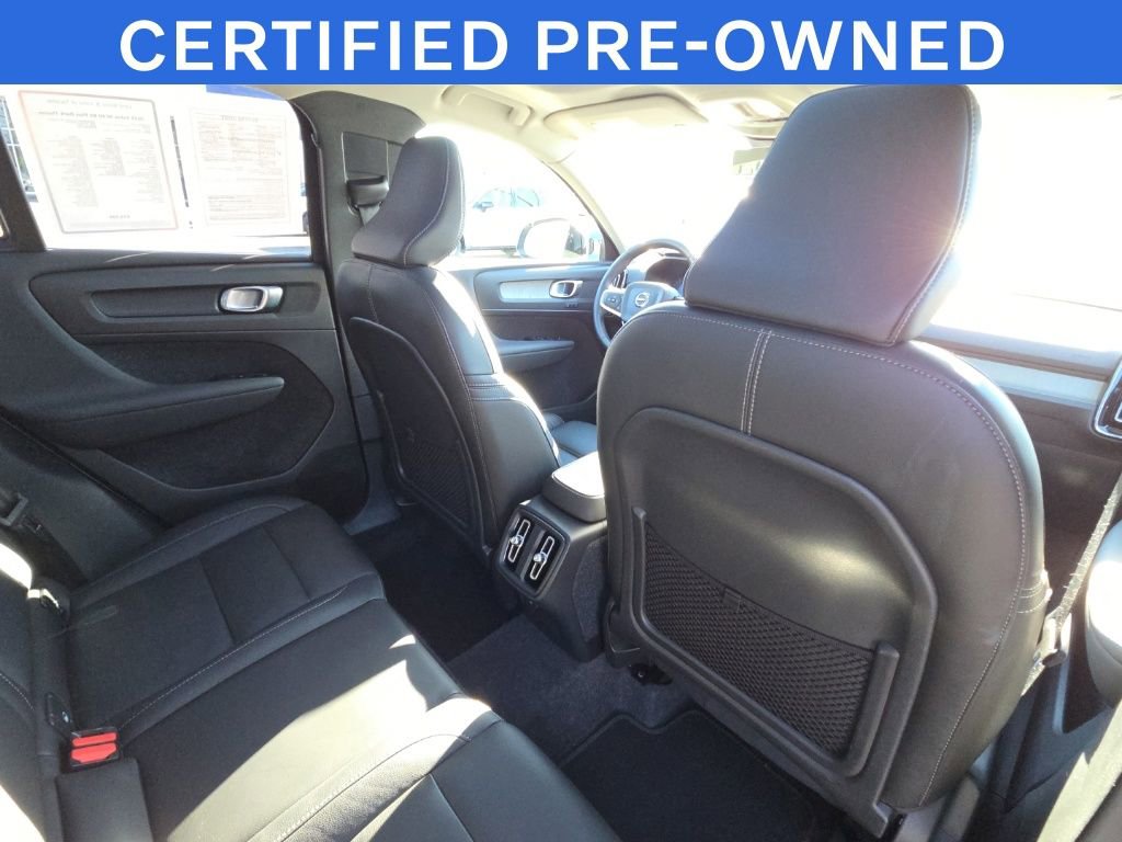 Used 2025 Volvo XC40 B5 Plus AWD/4WD image 8