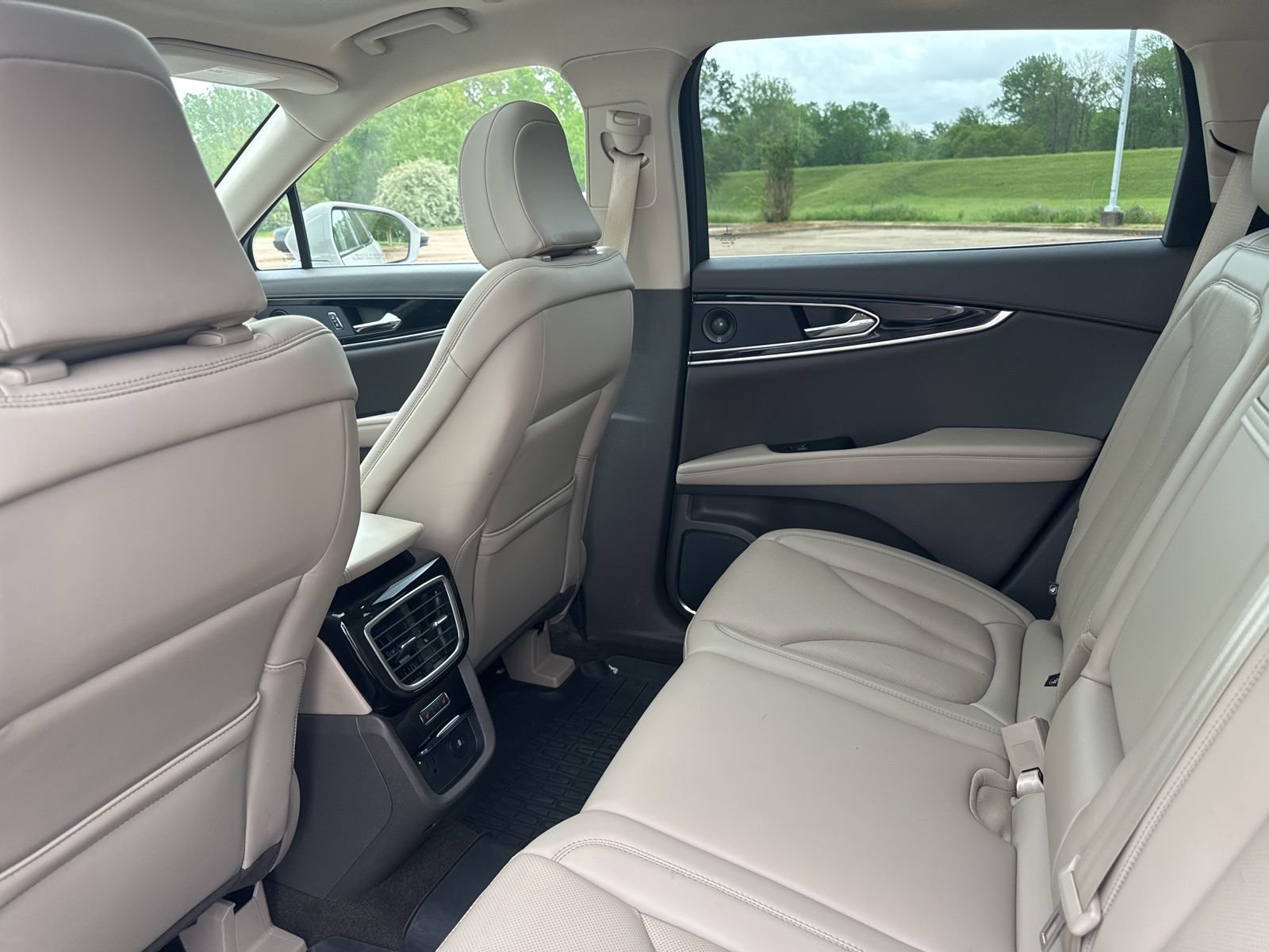 Used 2023 Lincoln Nautilus Reserve w/ Luxury Package image 22