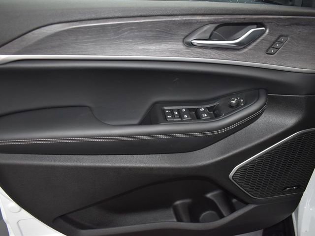 New 2025 Jeep Grand Cherokee L Limited w/ Black Appearance Package image 12