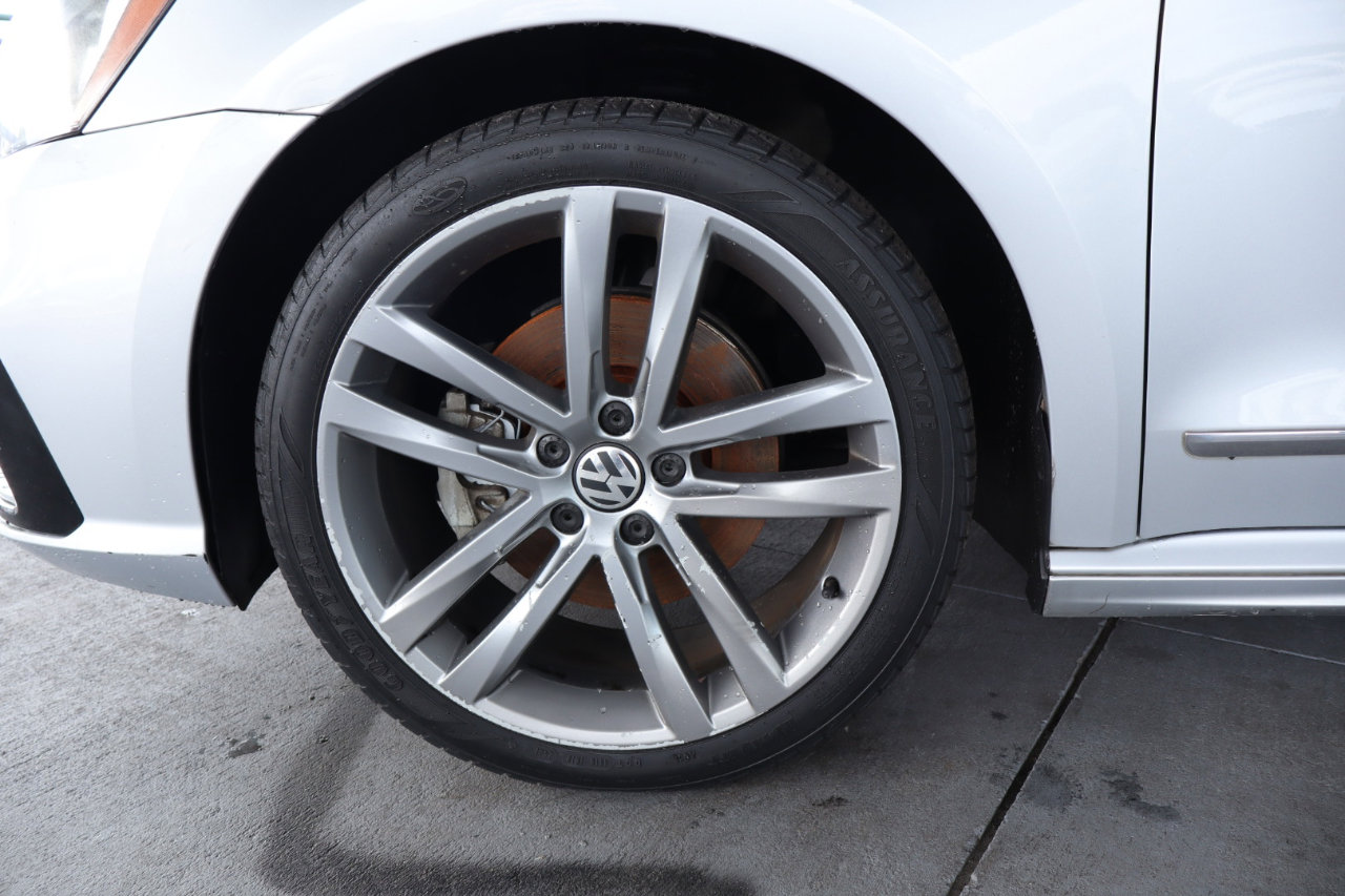 Used 2017 Volkswagen Passat 1.8T R-Line image 43