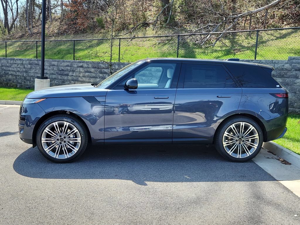 Used 2026 Land Rover Range Rover Sport SE AWD/4WD image 6