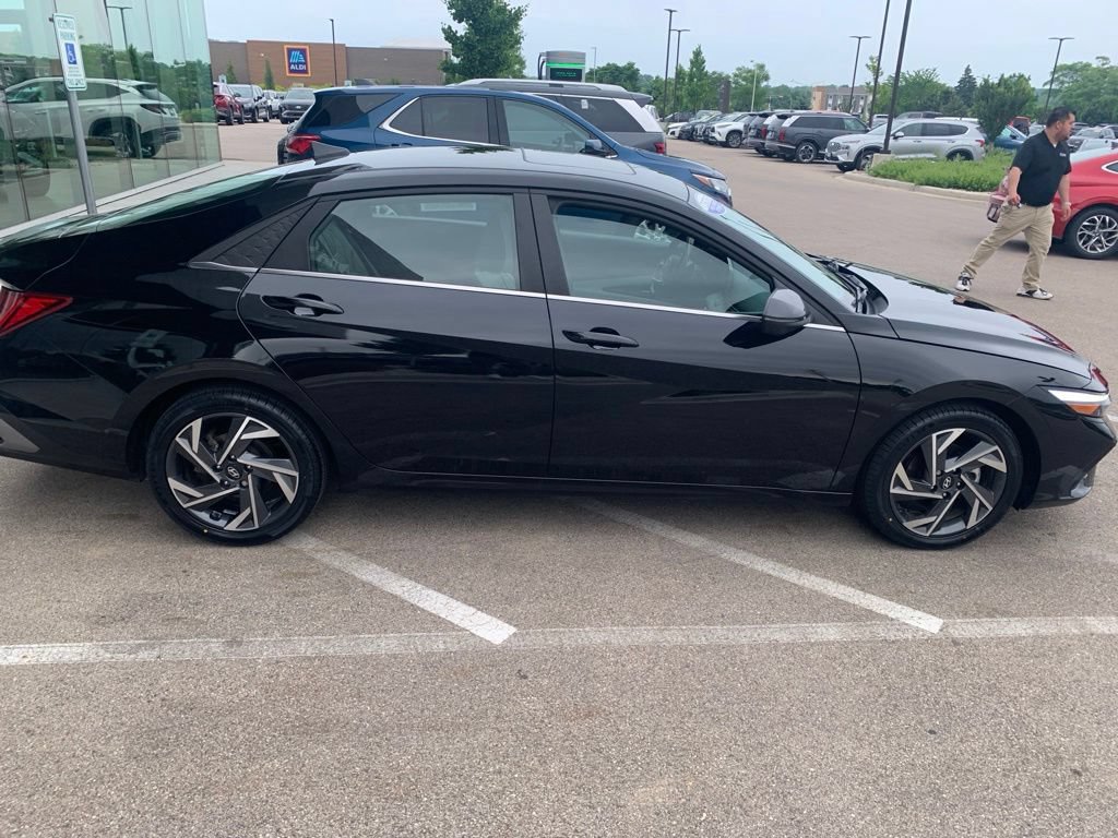 Certified 2024 Hyundai Elantra Limited FWD image 6