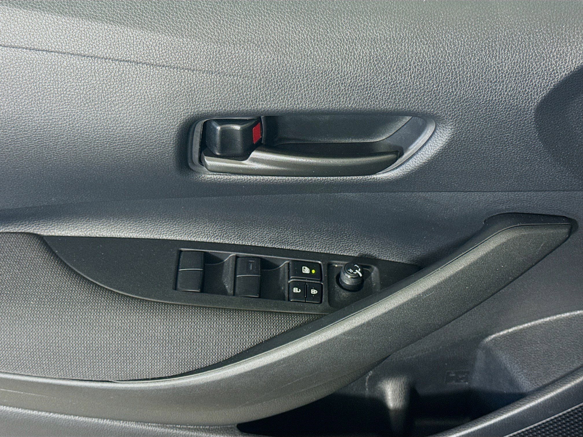 Used 2025 Toyota Corolla LE image 23