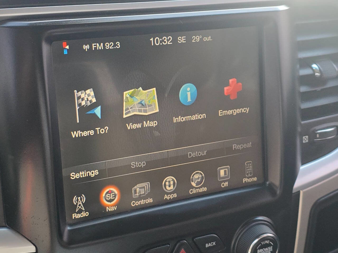 Used 2016 RAM 1500 Classic SLT w/ SLT Plus D￩cor Group image 21