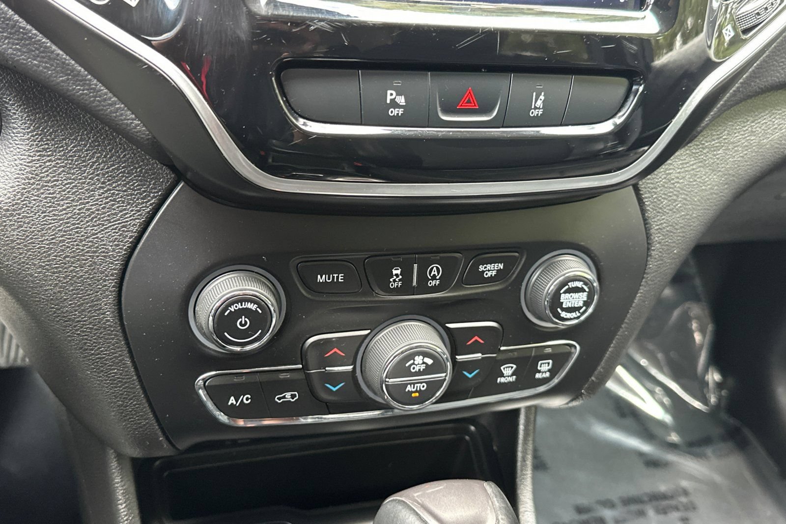 Used 2020 Jeep Cherokee Limited w/ Advanced Safety Group FWD image 25
