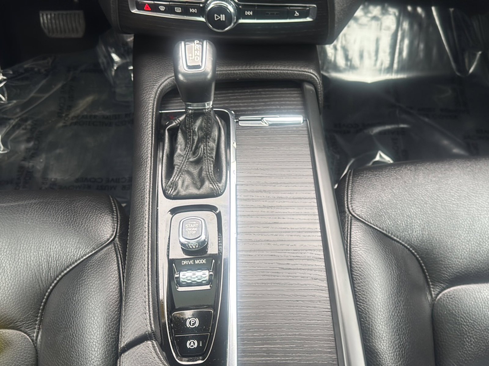 Used 2020 Volvo XC90 T6 Momentum w/ Protection Package Premier image 41