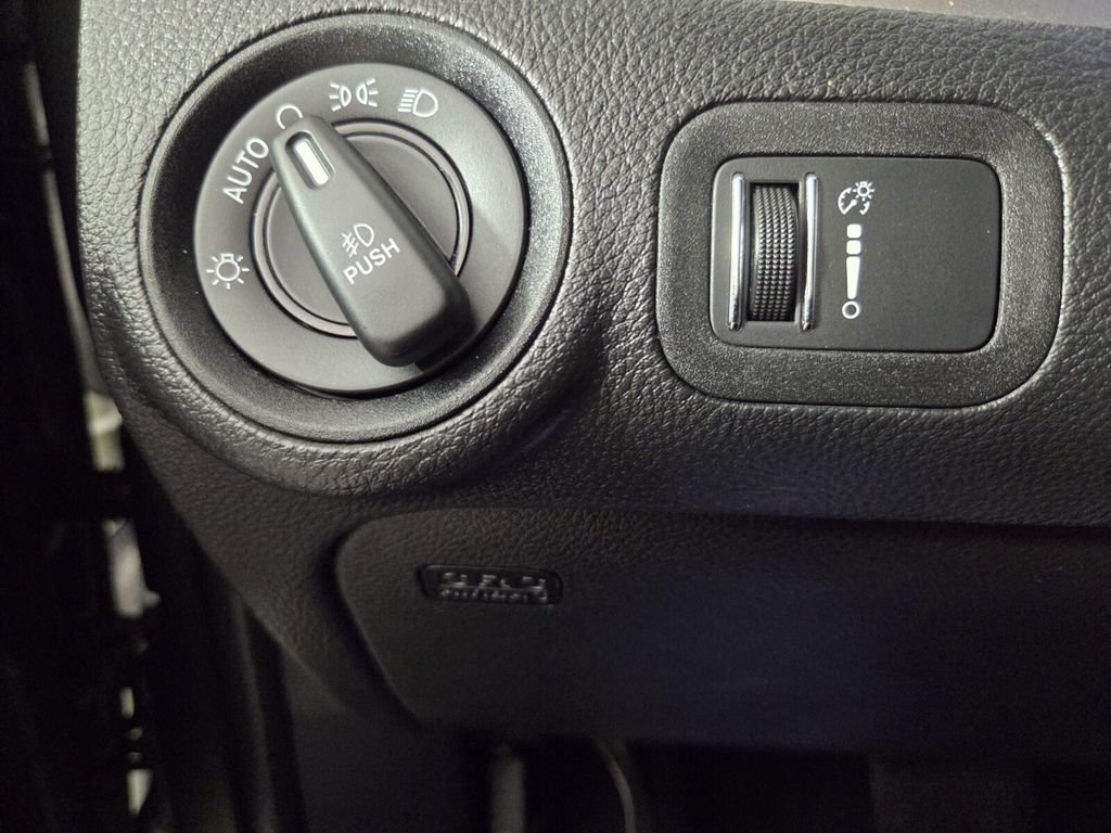 Used 2018 Dodge Journey Crossroad FWD image 18