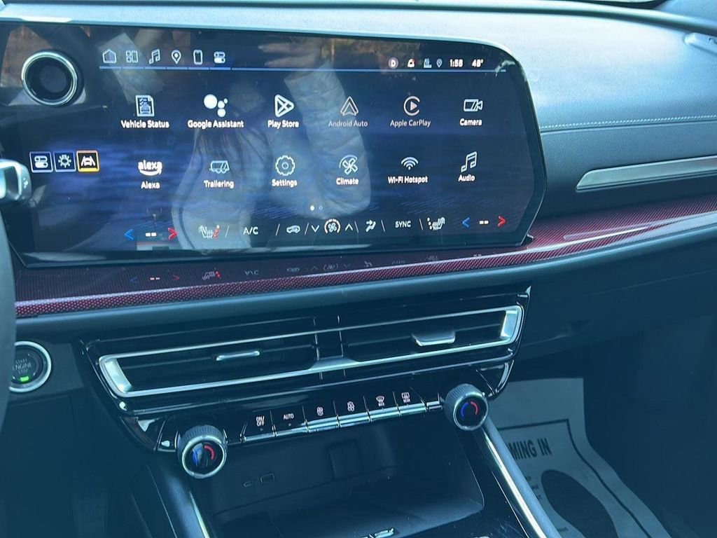 Used 2024 Chevrolet Traverse Z71 image 15