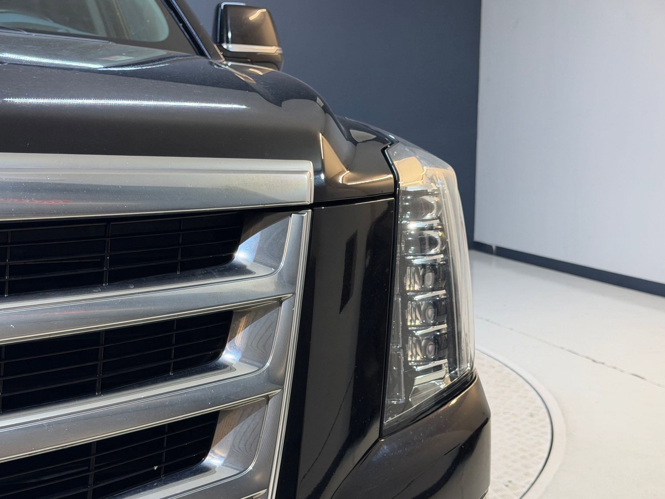 Used 2020 Cadillac Escalade ESV Premium Luxury AWD/4WD image 10