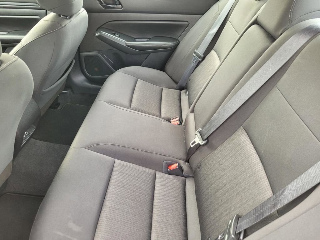 Used 2024 Nissan Altima 2.5 SV image 14