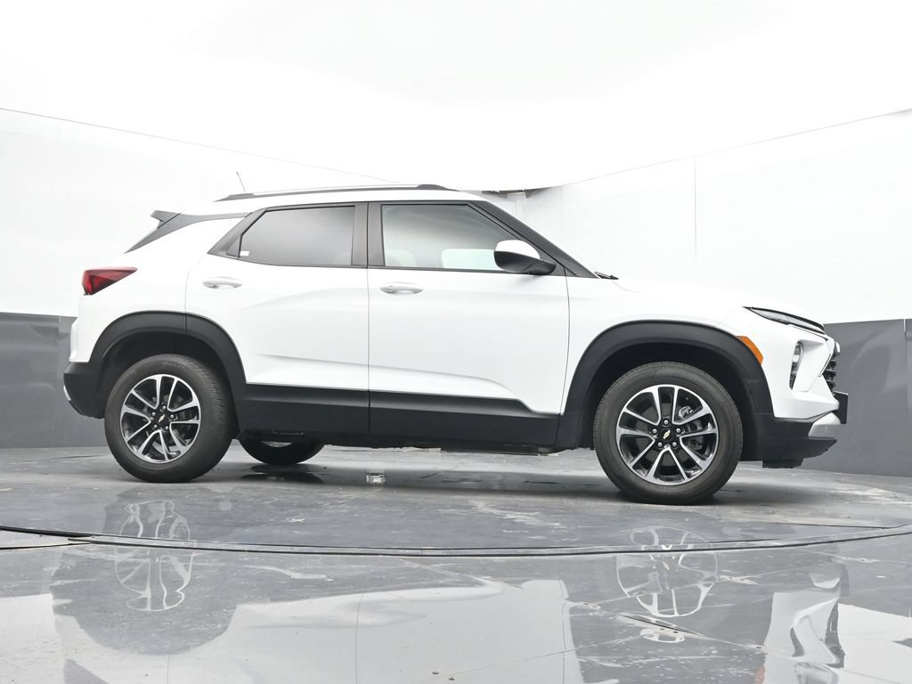Used 2025 Chevrolet TrailBlazer LT AWD/4WD image 38