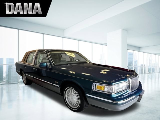 Used 1997 Lincoln Town Car Signature RWD image 1