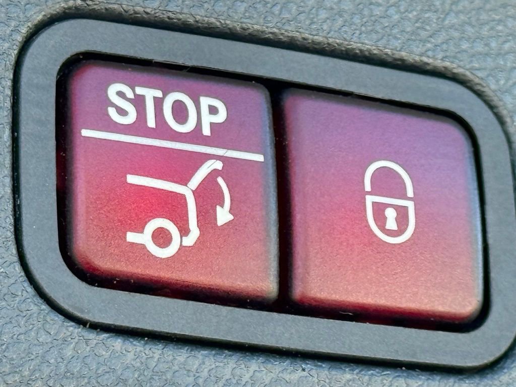 Used 2018 Mercedes-Benz GLS 450 4MATIC image 18