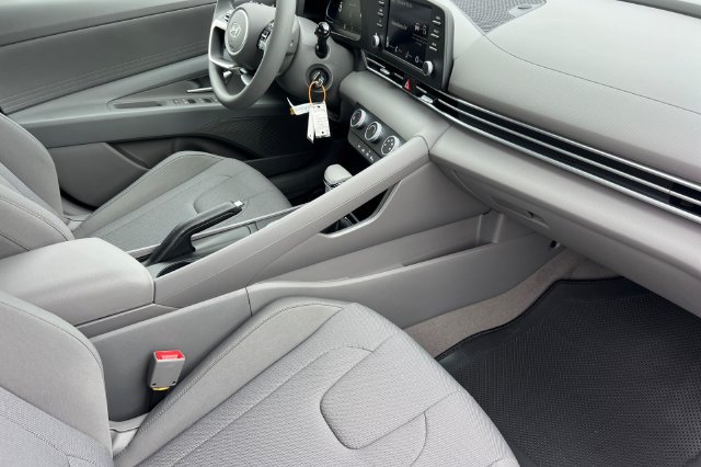 New 2026 Hyundai Elantra SE FWD image 14