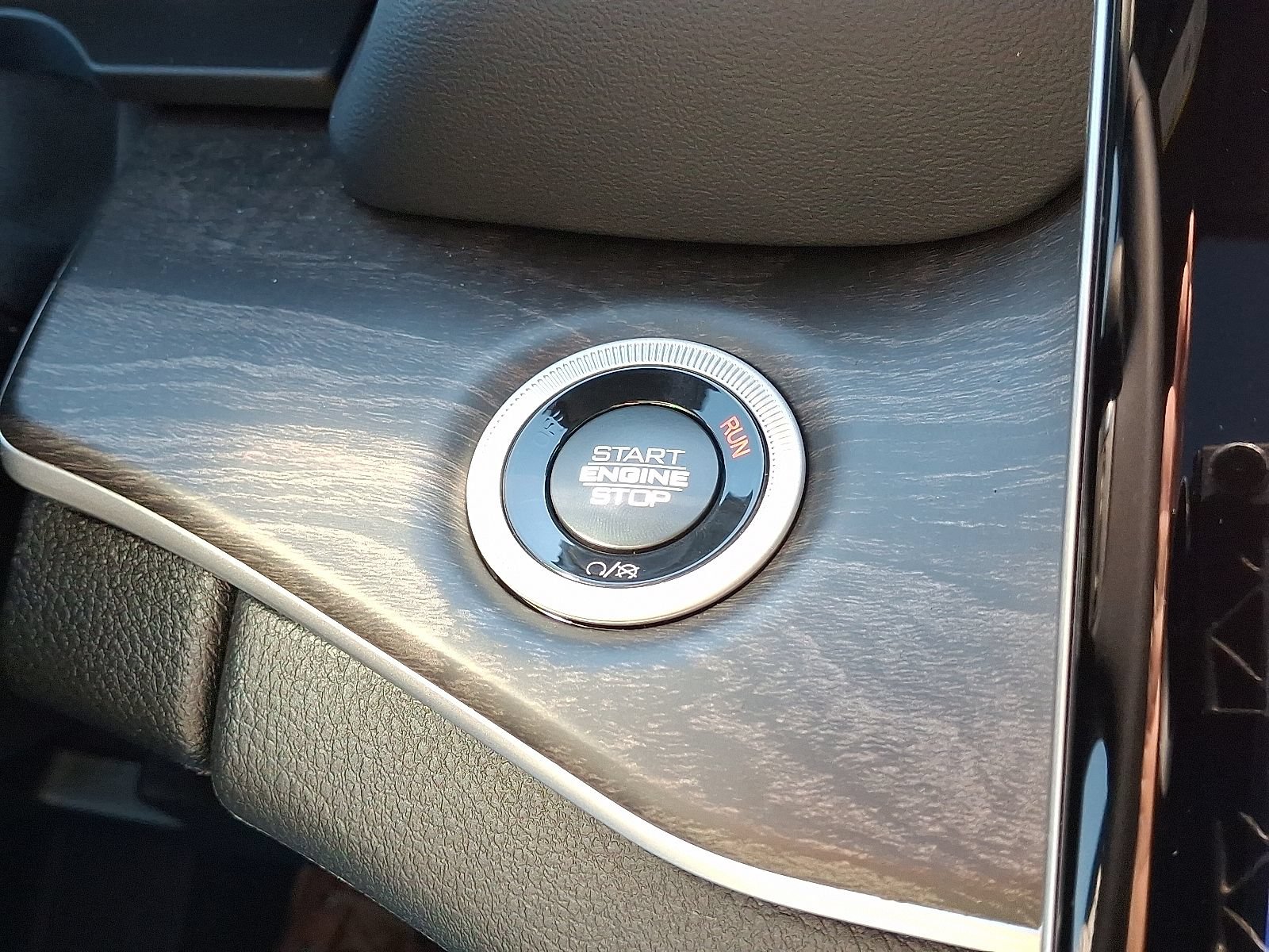 New 2025 Jeep Grand Cherokee Limited AWD/4WD image 12