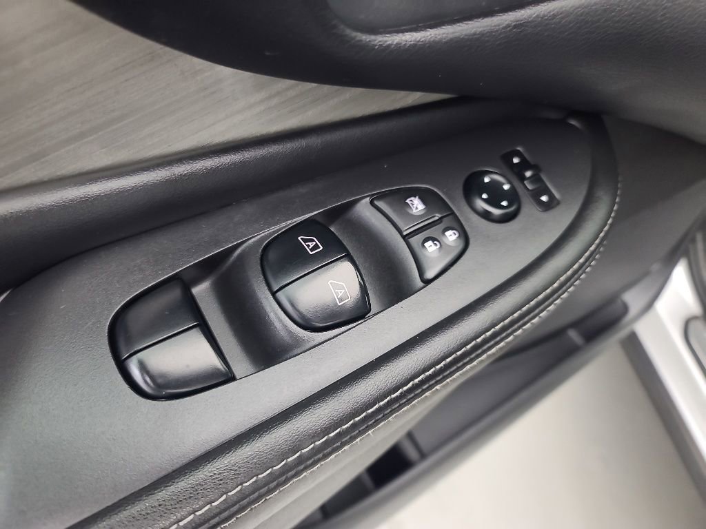 Used 2015 Nissan Murano S w/ Navigation Package AWD/4WD image 22