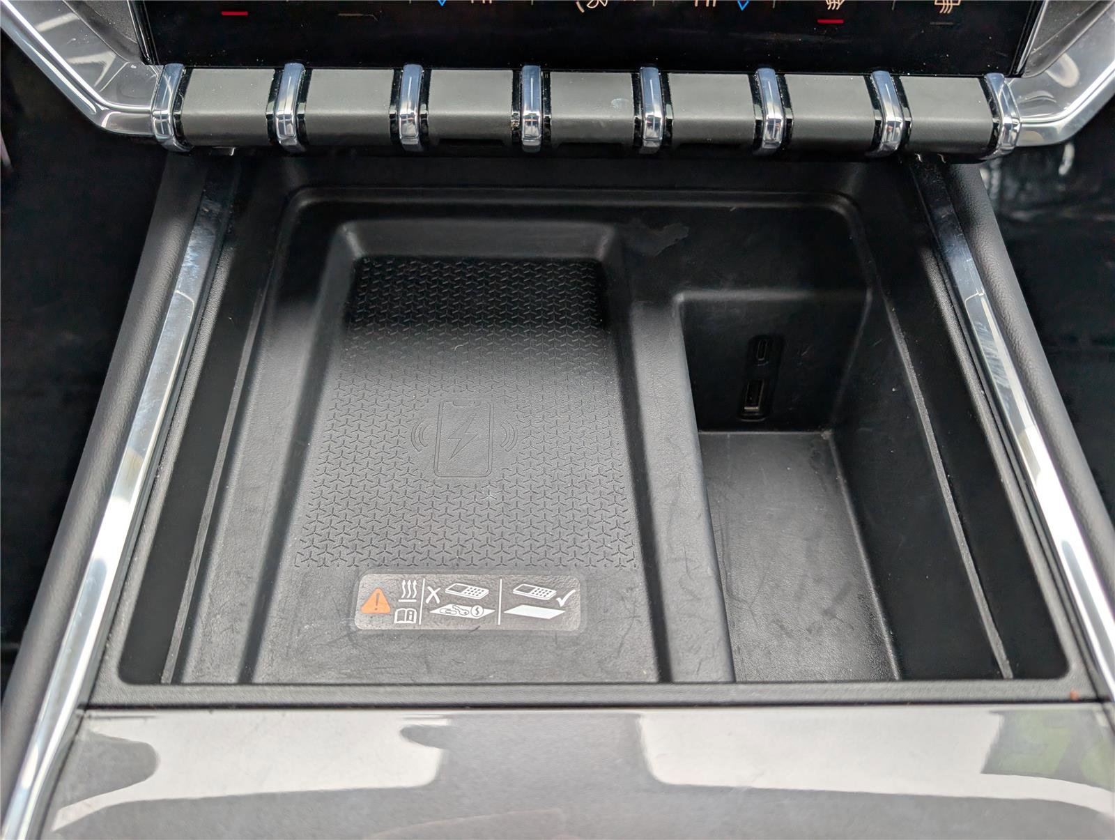 Used 2025 GMC Acadia Elevation image 25