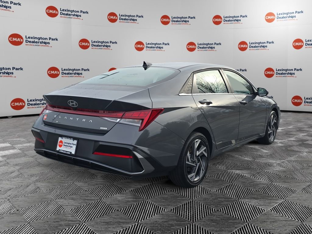 Certified 2025 Hyundai Elantra Limited image 7